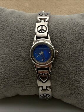 Vintage rumors Silver Peace & Heart Link Bracelet Watch with Blue Dial
